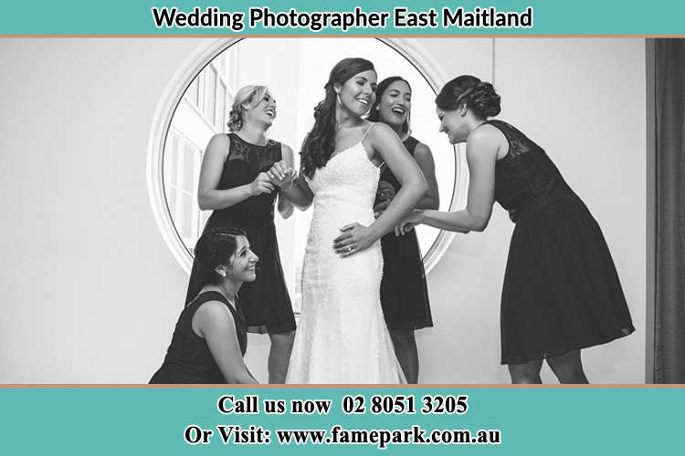 Photo of the Bride having a good laugh with the girls East Maitland