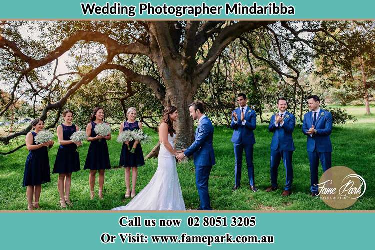 Photo of bride and groom with their entourage Mindaribba